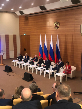 В Думе прошли парламентские слушания по законодательным инициативам о запрете информации, пропагандирующей нетрадиционные сексуальные отношения.